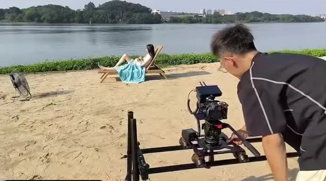 Behind the scenes: beach slider