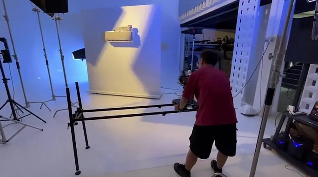 Behind the scenes: lighting the set
